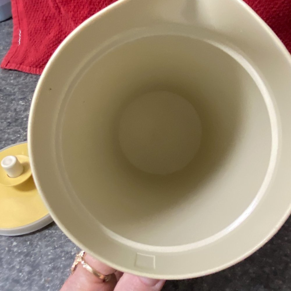 Tupperware 1qt. Pitcher - Picture 4 of 7
